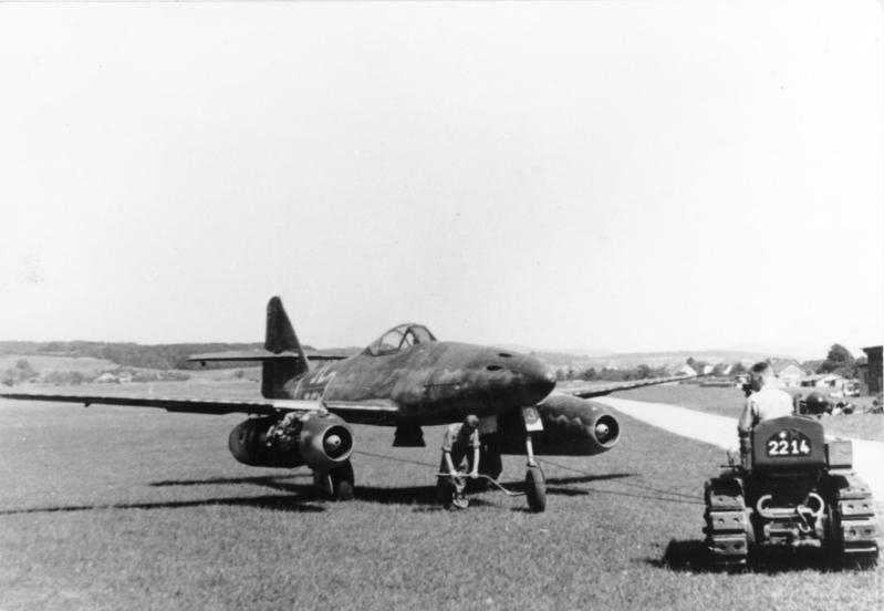 Flugzeug Me 262A auf Flugplatz