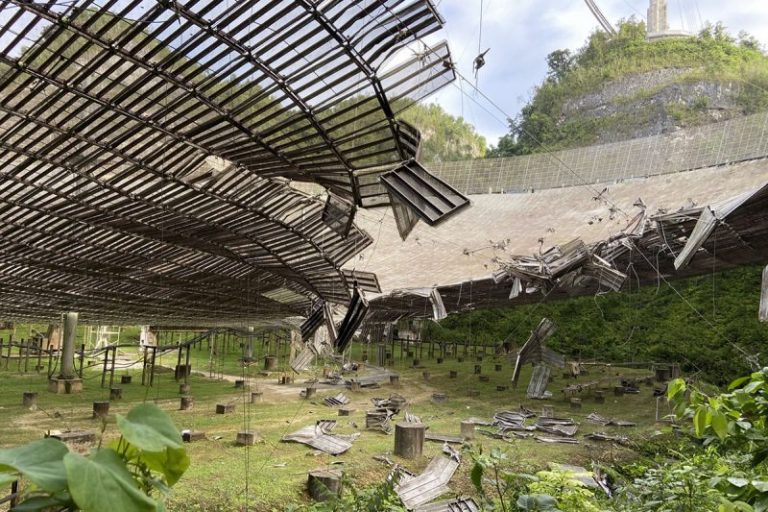 Arecibo radiotelescoop is kapot door kabelbreuk